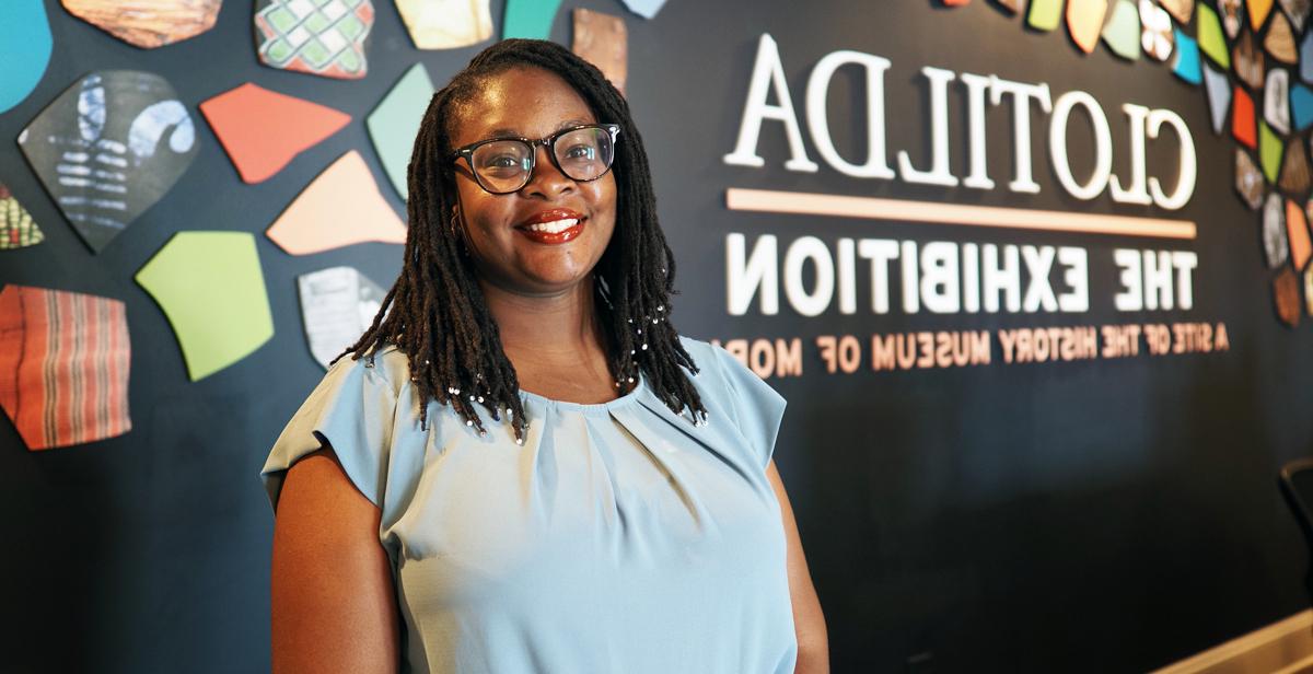 杰西卡Fairley, 毕业于十大玩彩信誉平台传播学专业, 管理着非洲城遗产博物馆, 本周，哪家酒店迎来了第一批客人.